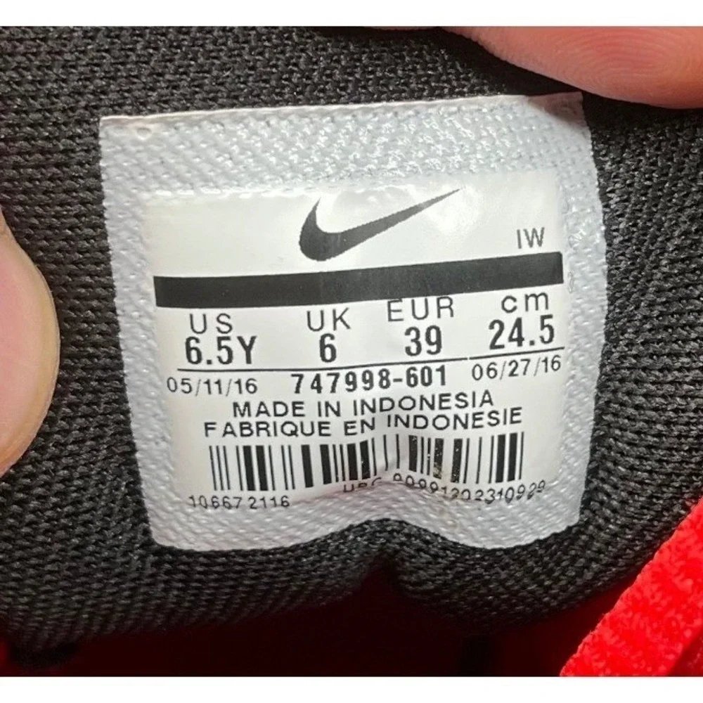 Nike Team Hustle D 7 Kids 6.5Y Mid Top Basketball Shoes Red Yellow